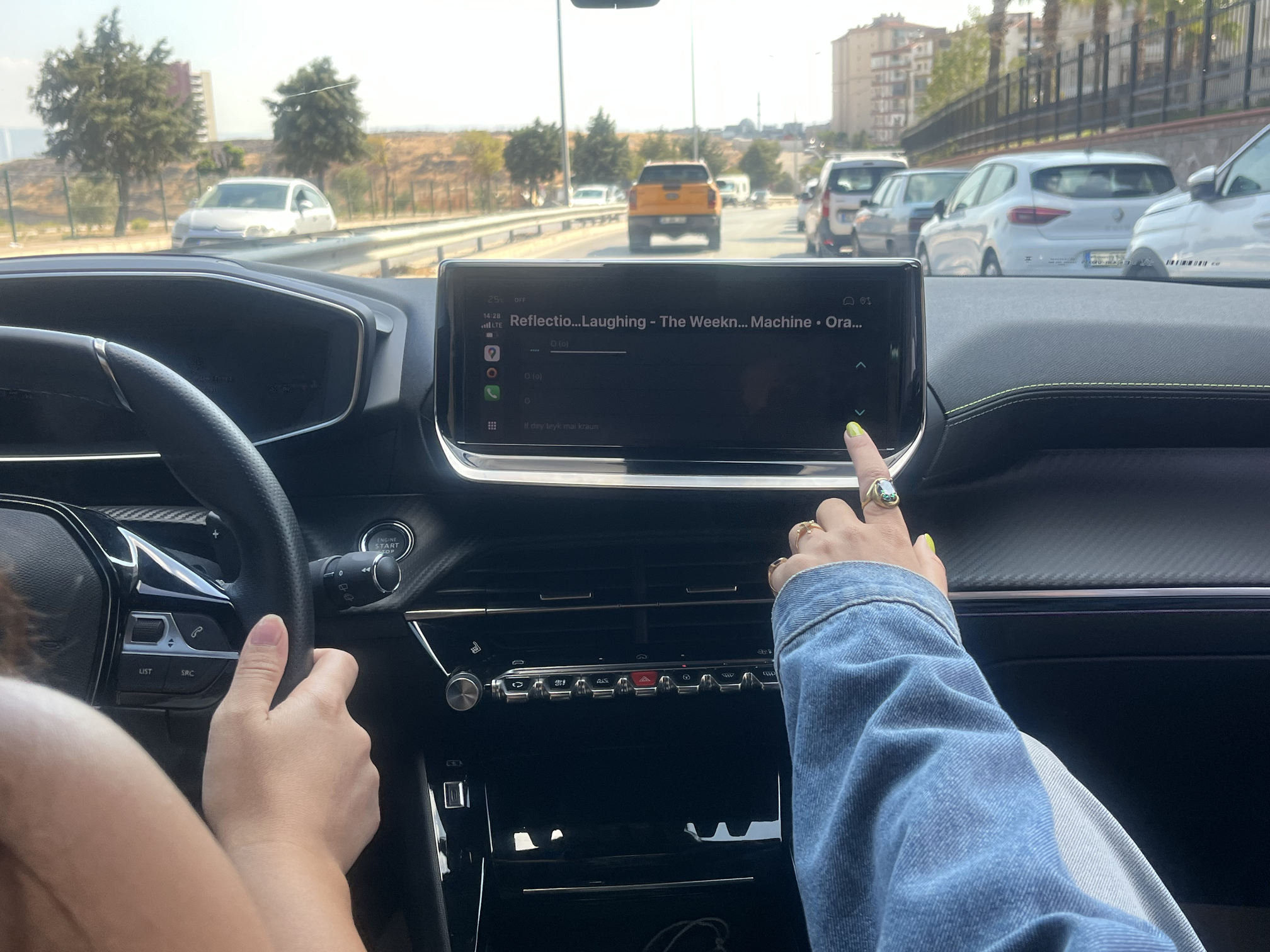 Real CarPlay Dashboard - Oranger App in Action